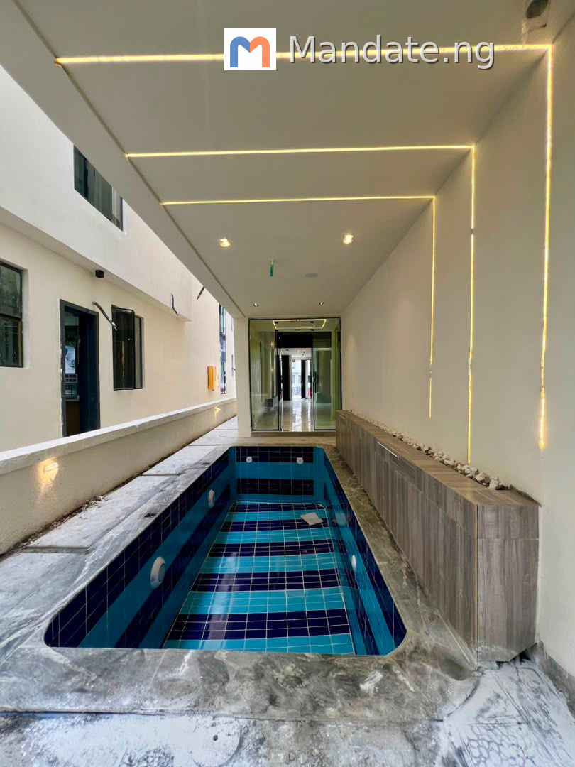 5 Bedroom Fully Detached Home with Swimming Pool in Chevron, Lekki For Sale in in Chevron, Lekki Lekki Lagos photo 2