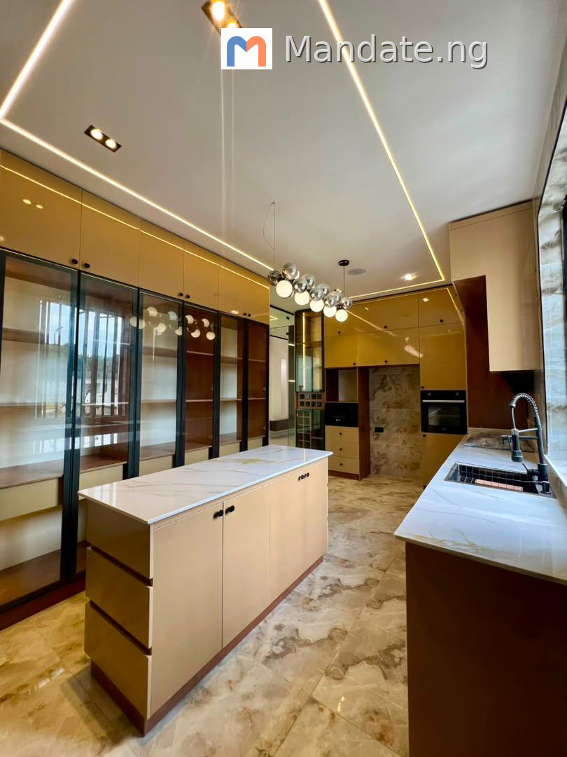 5 Bedroom Fully Detached Home with Swimming Pool in Chevron, Lekki For Sale in in Chevron, Lekki Lekki Lagos photo 3