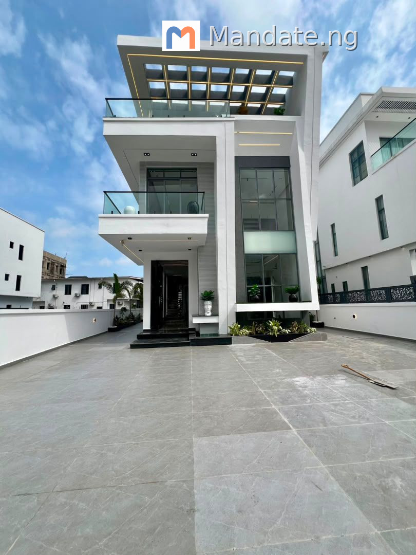 Exclusively Finished 5 Bed Luxury Home with Cinema and Swimming Pool in Osapa Lekki For Sale in in Osapa Lekki Osapa Lagos photo 1