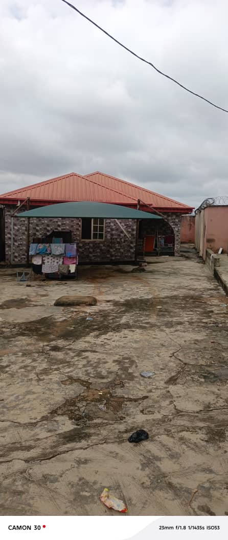Executive Newly Built 5BRMS Duplex Plus 5 Units of Mini Flats and a Shop For Sale in at Agbenuba via Iyana Odo, Lagos Peace Estate Lagos photo 5