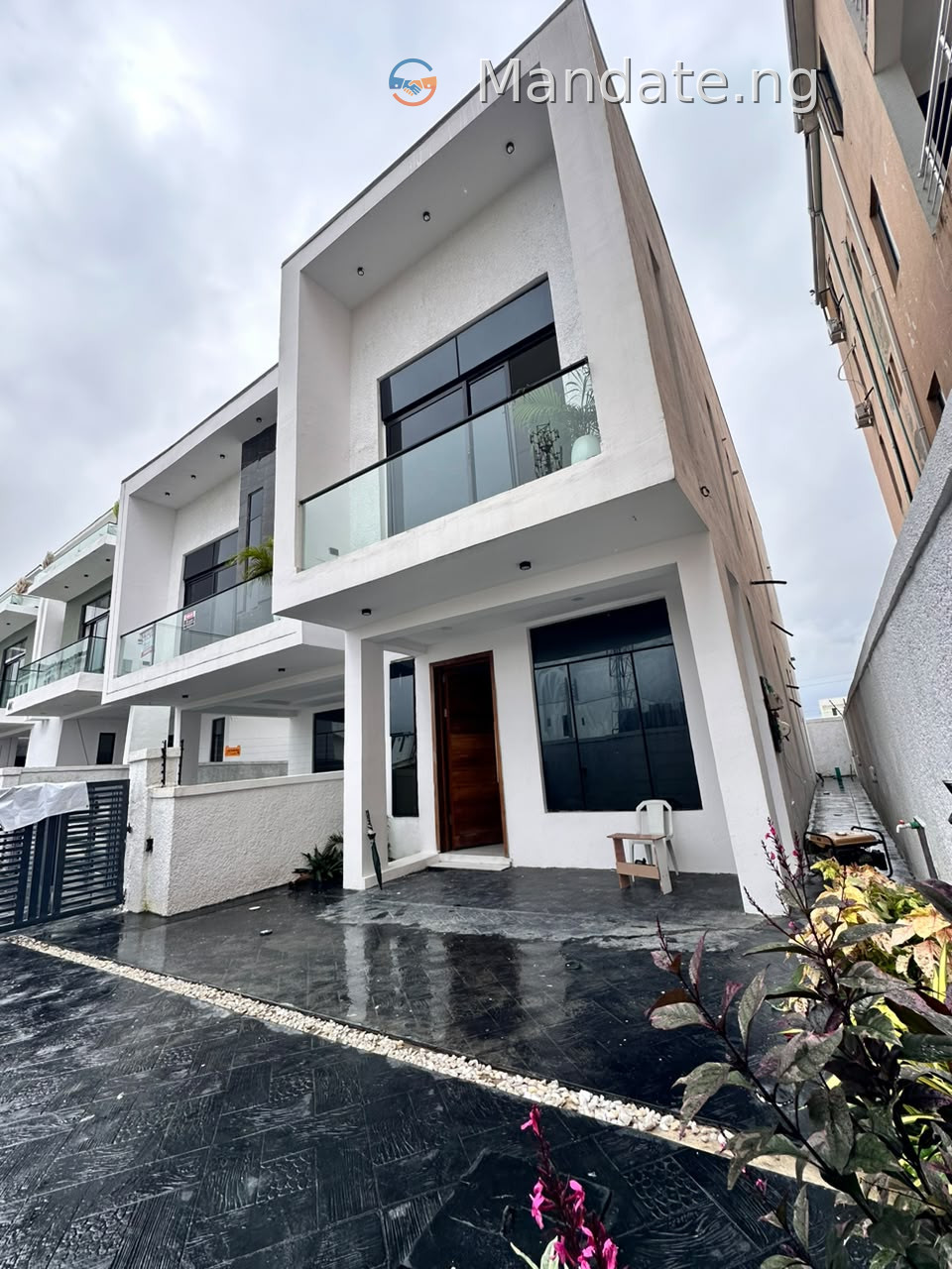Luxury 2 Bedrooms Maisonette in Lekki For Rent in Off Alpha Beach Road New Road, Lekki Lekki Lagos photo 1