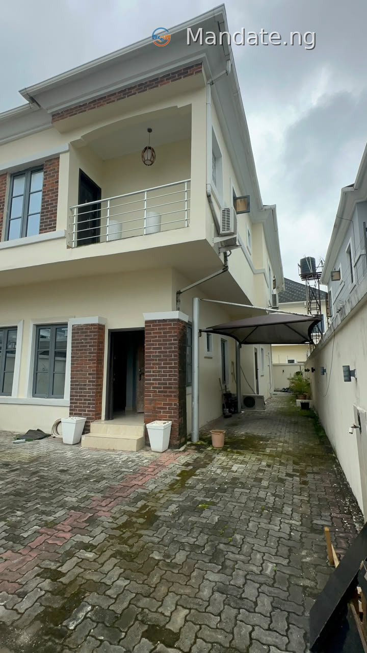 Luxury 2 Bedrooms Maisonette in Lekki For Rent in Off Alpha Beach Road New Road, Lekki Lekki Lagos photo 3