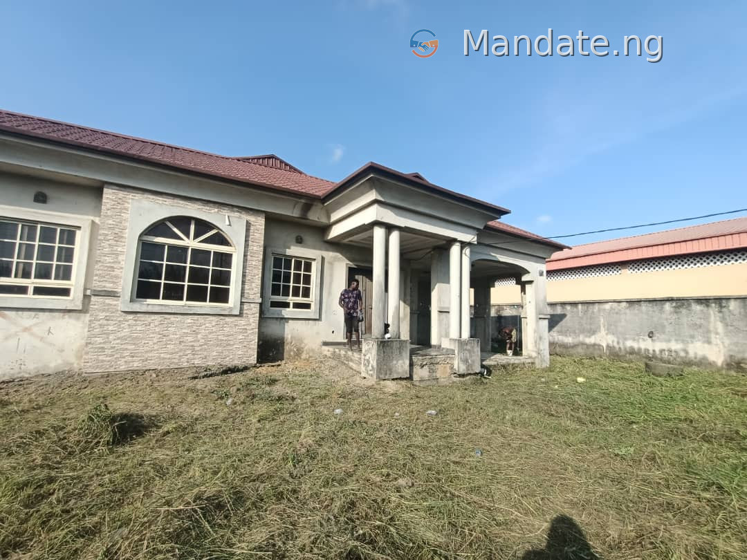4-Bedroom Duplex with BQ in Omole Phase 2 For Sale in in Omole Phase 2 Osborne Phase 2 Lagos photo 1