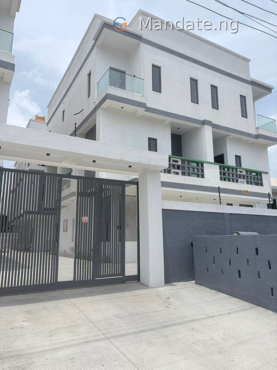 4-Bedroom Semi-Detached House for Sale in Lekki Phase 1 For Sale in off Admiralty Way, Lekki Phase 1, Lagos Lekki Phase 1 Ago Palace Way Lagos photo 2
