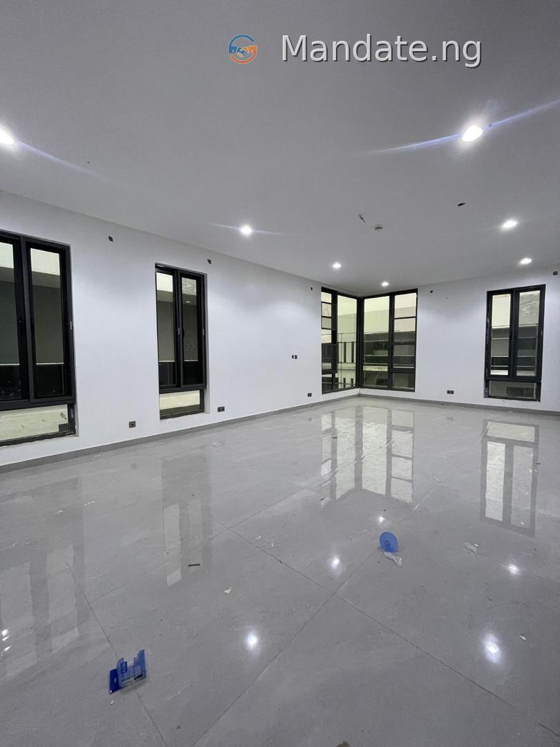 Spacious 6 Bedroom Fully Detached Duplex with Pool in Ikoyi For Sale in off bourdilion road ikoyi, Ikoyi Old Ikoyi Ikoyi Lagos photo 2