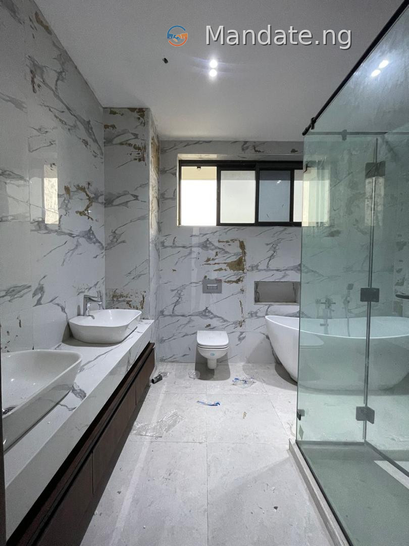 Spacious 6 Bedroom Fully Detached Duplex with Pool in Ikoyi For Sale in off bourdilion road ikoyi, Ikoyi Old Ikoyi Ikoyi Lagos photo 3