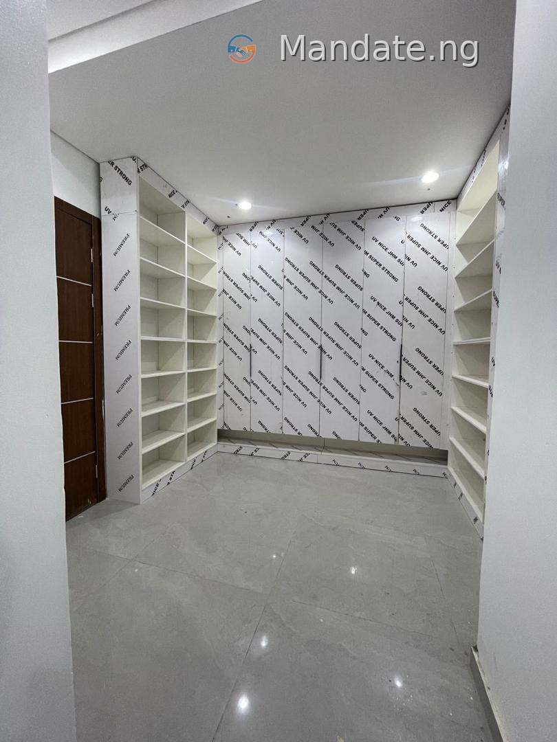 Spacious 6 Bedroom Fully Detached Duplex with Pool in Ikoyi For Sale in off bourdilion road ikoyi, Ikoyi Old Ikoyi Ikoyi Lagos photo 15