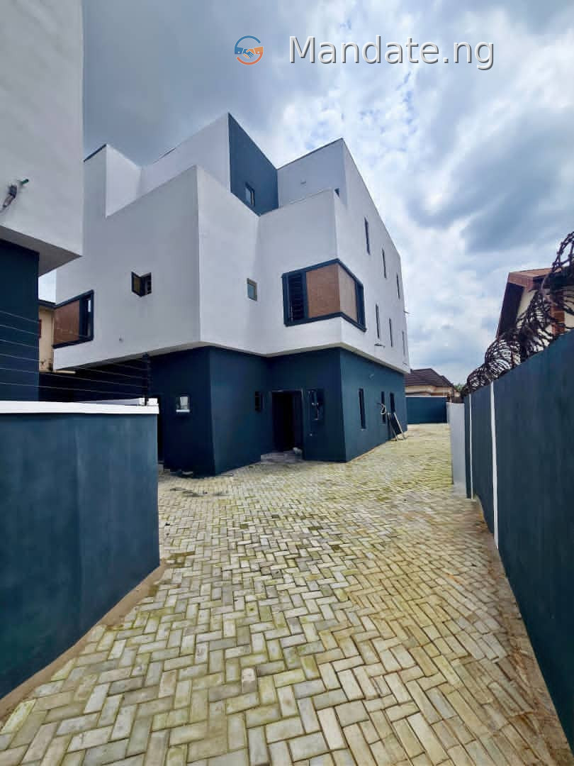 Fully Detached 4 Bedroom Duplex in Magodo Brooks Estate For Sale in off CMD road, Lagos Ago Lagos photo 8