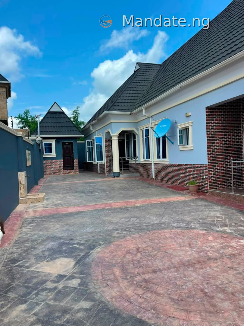 3 bedroom Bungalow with 2 Bedrooms for Sale in Jankata, Ibadan For Sale in in Jankata, Kuola, Akala Express, Ibadan Ibadan Oyo photo 2