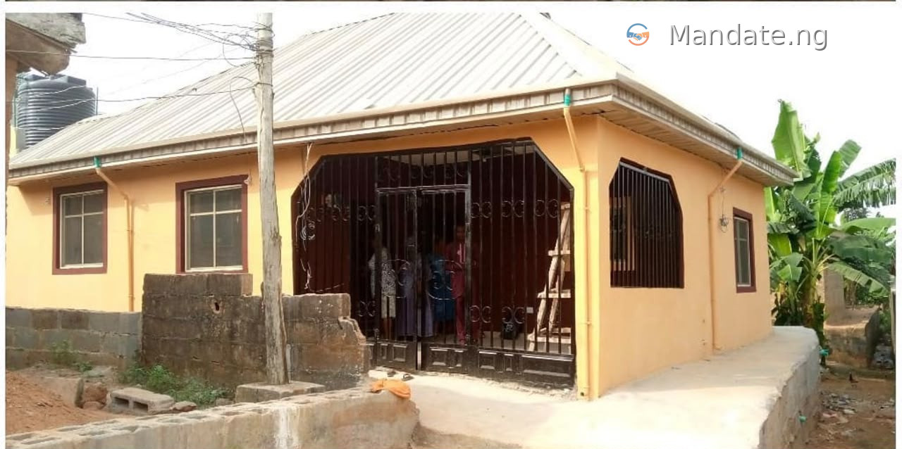 Two units of room and parlor self contain in Were-were For Sale in off Ikola road, Lagos Ikola Road Command Lagos photo 2