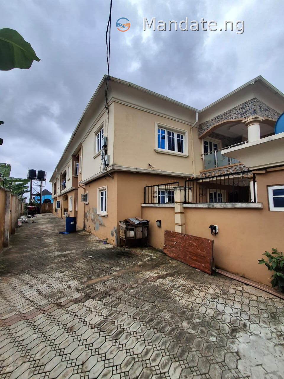 Luxurious Finished 4 Bedroom Fully Detached Duplex with 4 Units of 2 Bedroom Flats for Sale For Sale in Off Jakande Ijegun road, Lagos Ijegun Jakande Lagos photo 2