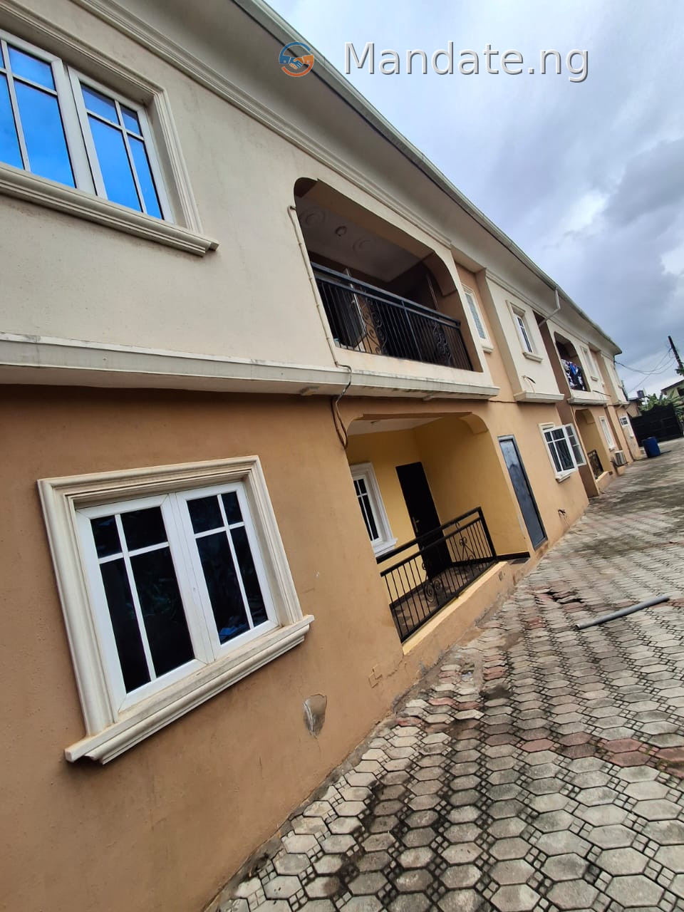 Luxurious Finished 4 Bedroom Fully Detached Duplex with 4 Units of 2 Bedroom Flats for Sale For Sale in Off Jakande Ijegun road, Lagos Ijegun Jakande Lagos photo 3