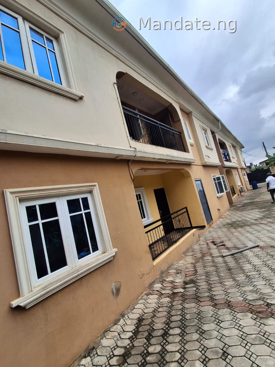 Luxurious Finished 4 Bedroom Fully Detached Duplex with 4 Units of 2 Bedroom Flats for Sale For Sale in Off Jakande Ijegun road, Lagos Ijegun Jakande Lagos photo 4