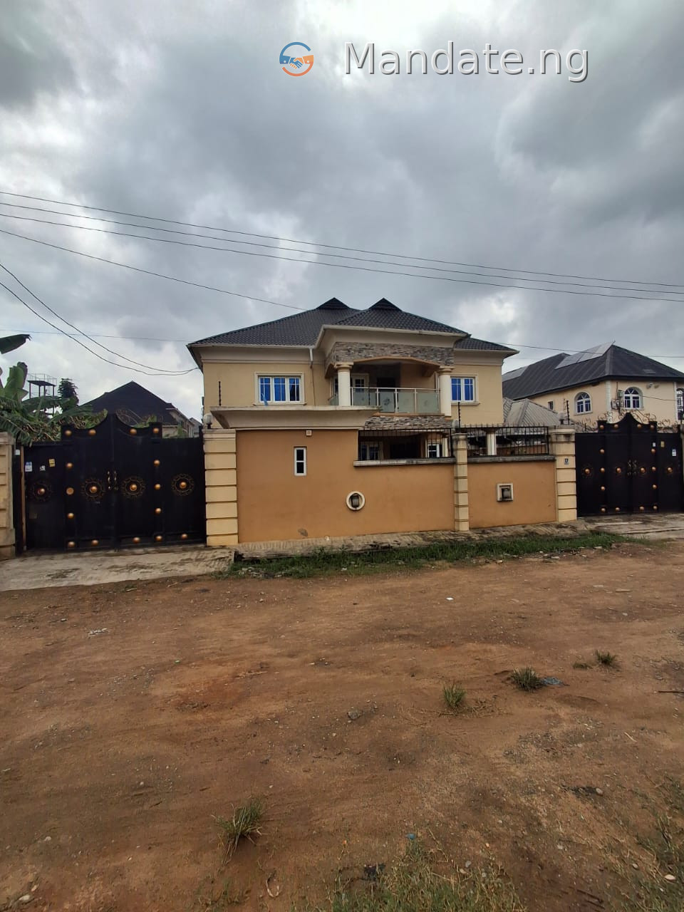 Luxurious Finished 4 Bedroom Fully Detached Duplex with 4 Units of 2 Bedroom Flats for Sale For Sale in Off Jakande Ijegun road, Lagos Ijegun Jakande Lagos photo 5