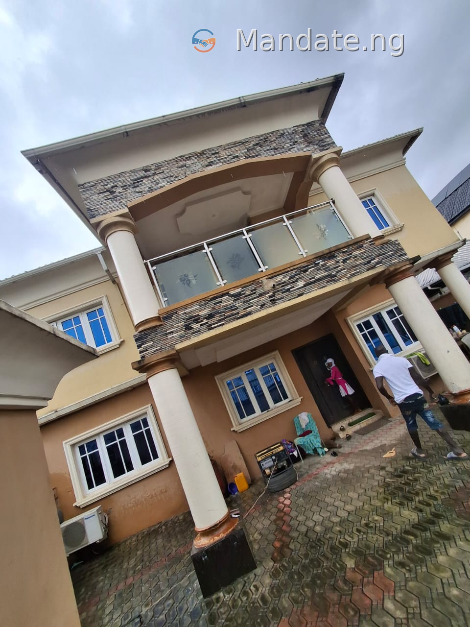 Luxurious Finished 4 Bedroom Fully Detached Duplex with 4 Units of 2 Bedroom Flats for Sale For Sale in Off Jakande Ijegun road, Lagos Ijegun Jakande Lagos photo 6