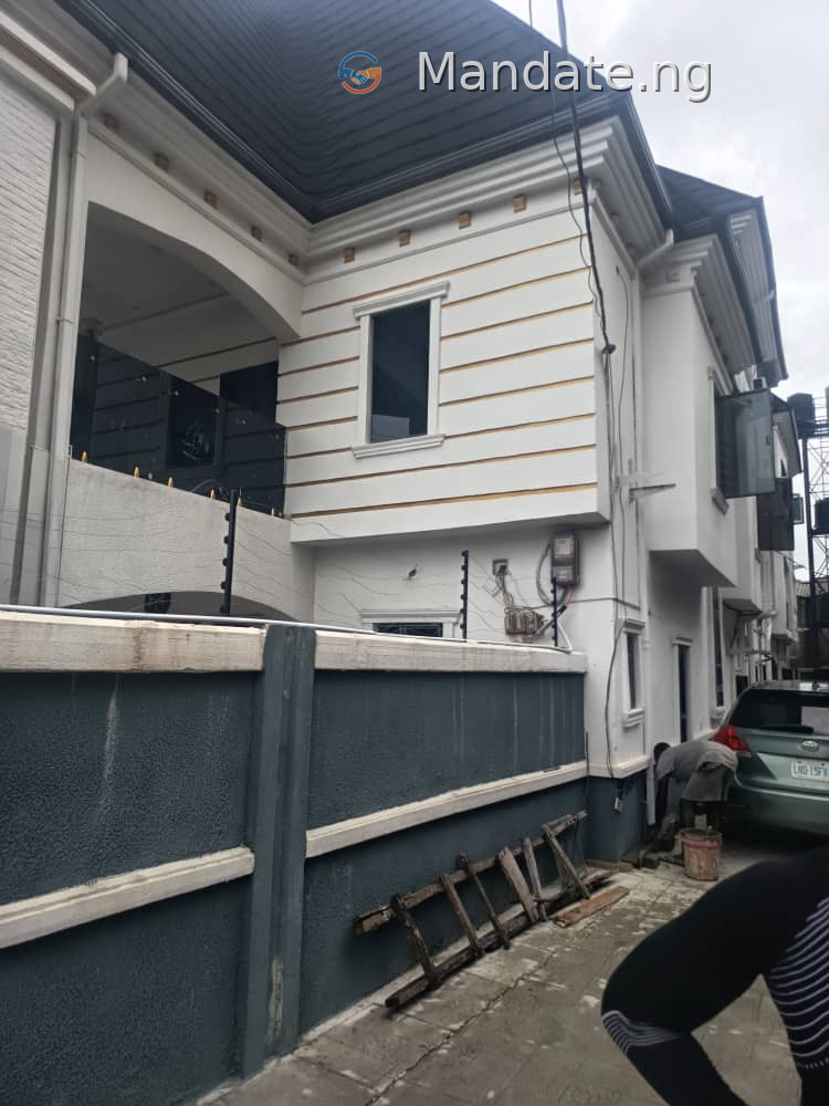 Vacant Solid Block of 5 Flats with 2 Shops Off Grandmate, Ago Palace For Sale in Off Grandmate, Ago Palace Ago Lagos photo 8