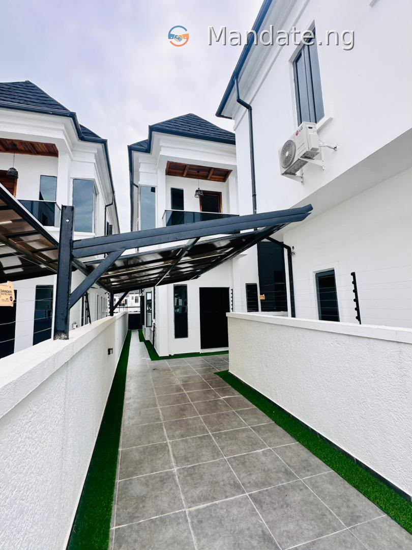 Luxurious 5 Bedroom Fully Detached Duplex with Boys Quarters & Swimming Pool in Orchid Road, Lekki Lease in in Orchid Road, Lekki Orchid Lagos photo 3