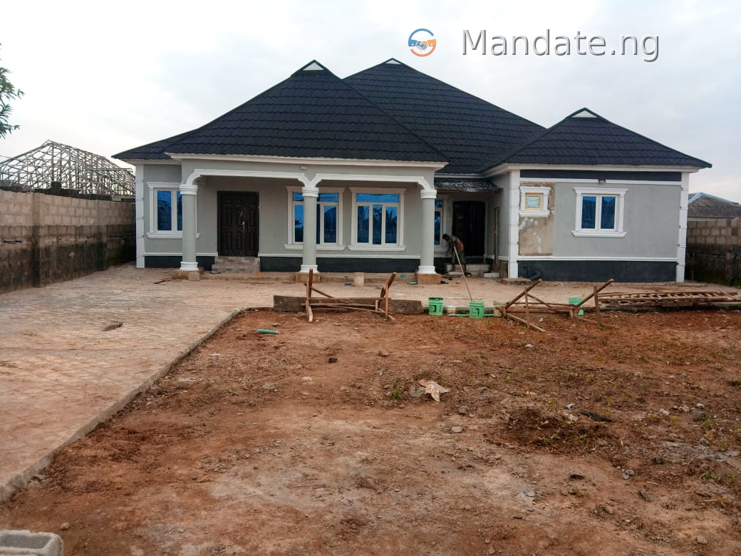 3 Bedrooms Flat for Sale in Ikorodu, Lagos For Sale in back of Lucky Fibre, Ikorodu, Lagos Ikorodu Lagos photo 1
