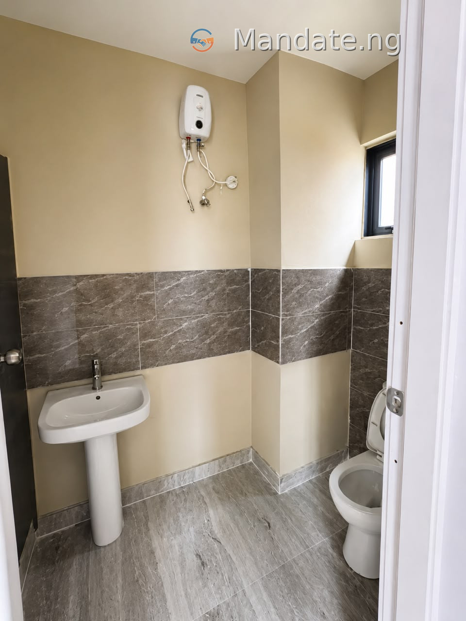 Spacious 3-bedroom apartment in Surulere Lease in @Surulere Surulere Lagos photo 1
