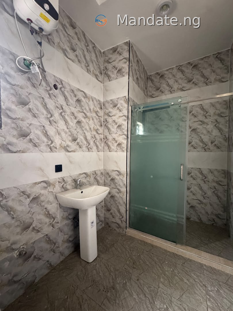 5-Bedroom Luxury Smart Home with Pent Floor in Osapa London For Sale in in Osapa London Osapa London Osapa Lagos photo 9