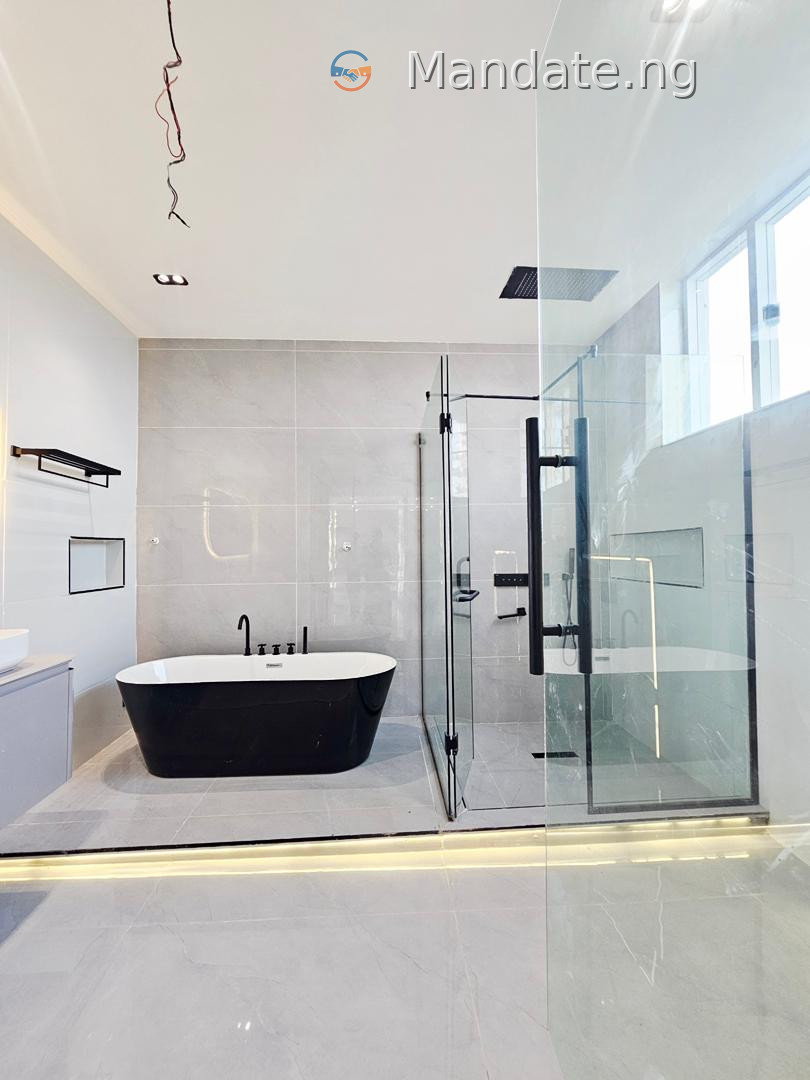 5-Bedroom Luxury Smart Home with Pent Floor in Osapa London For Sale in in Osapa London Osapa London Osapa Lagos photo 15