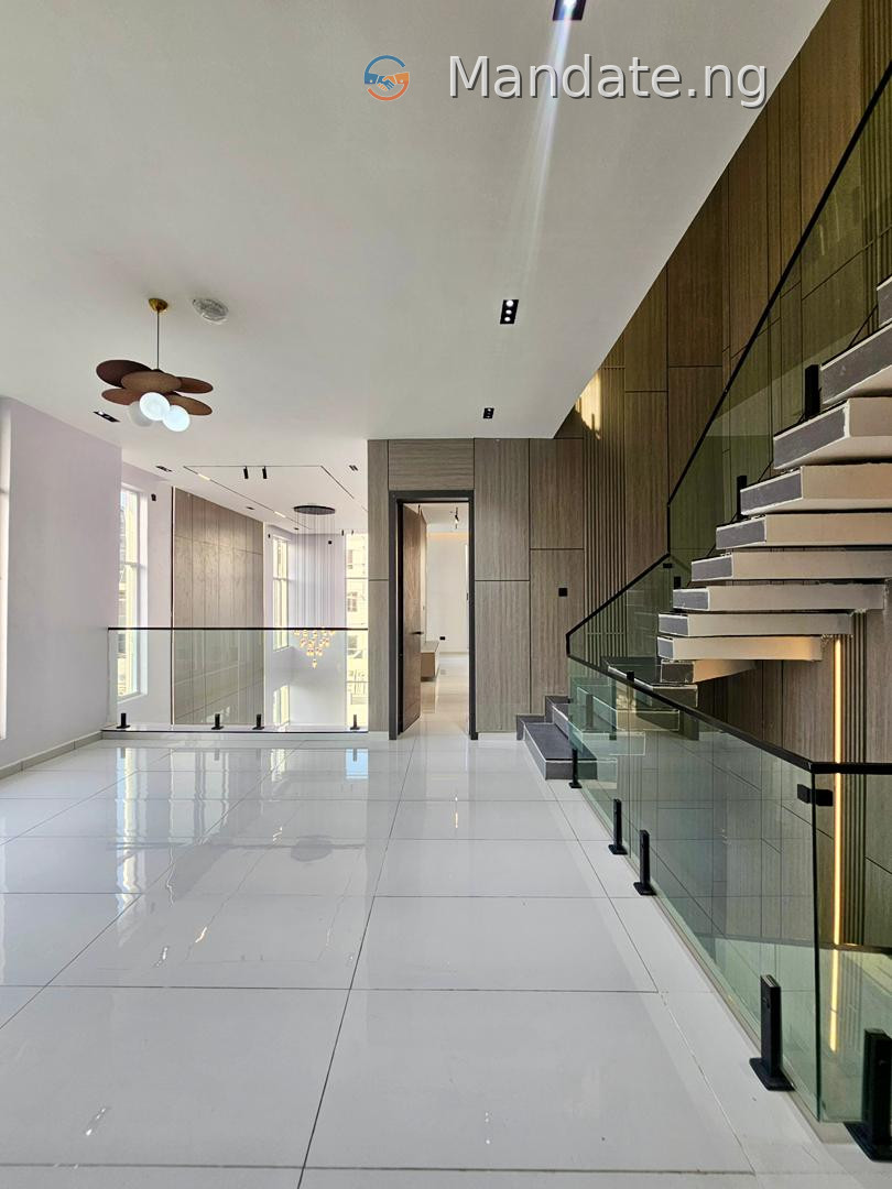 5-Bedroom Luxury Smart Home with Pent Floor in Osapa London For Sale in in Osapa London Osapa London Osapa Lagos photo 8
