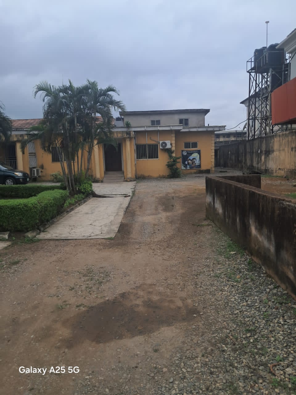 Massive 8 rooms building for rent in Opebi, Ikeja For Rent in @ opebi ikeja Opebi Ikeja Lagos photo 3
