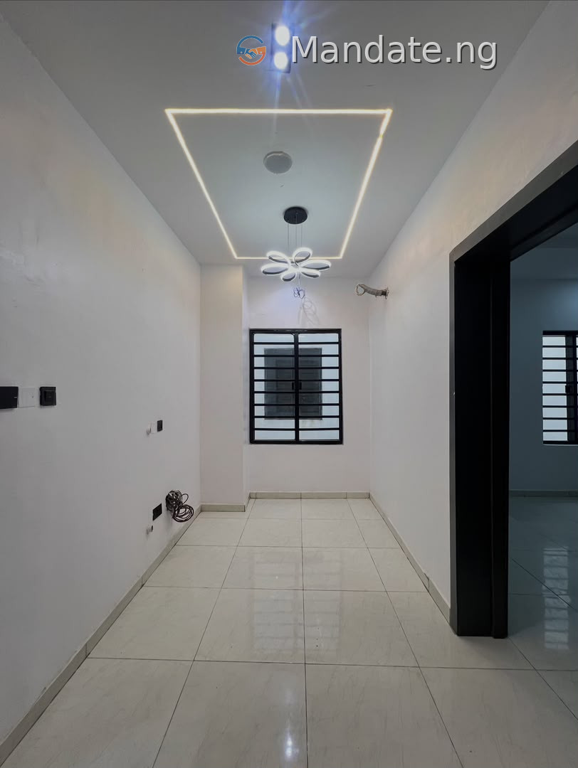 Contemporary 4 Bedroom Semi-Detached Duplex for Sale in Lekki For Sale in Orchid Road, Lekki Orchid Lagos photo 6