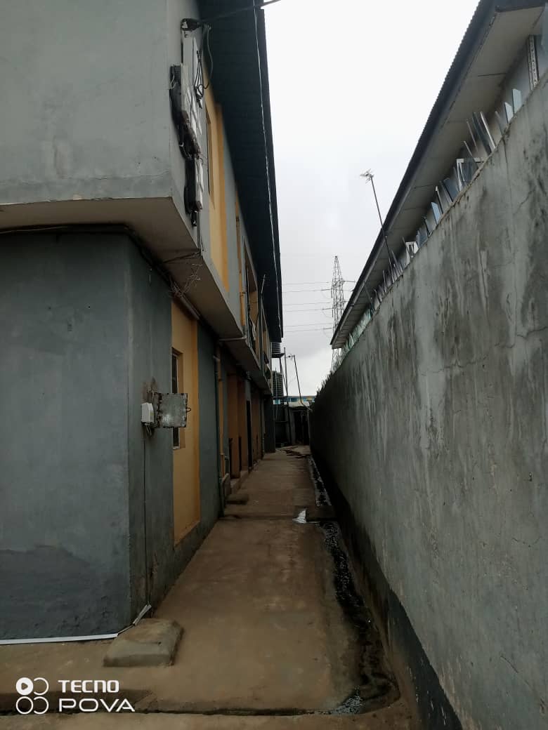 Standard Beautiful and Spacious Block of 10 Flats for Sale at Of Isiba-Oluwo Unity Estate Egbeda Lagos For Sale in off pipeline road close to unity estate, pipeline bus stop, Egbeda Egbeda Alimosho Lagos photo 3