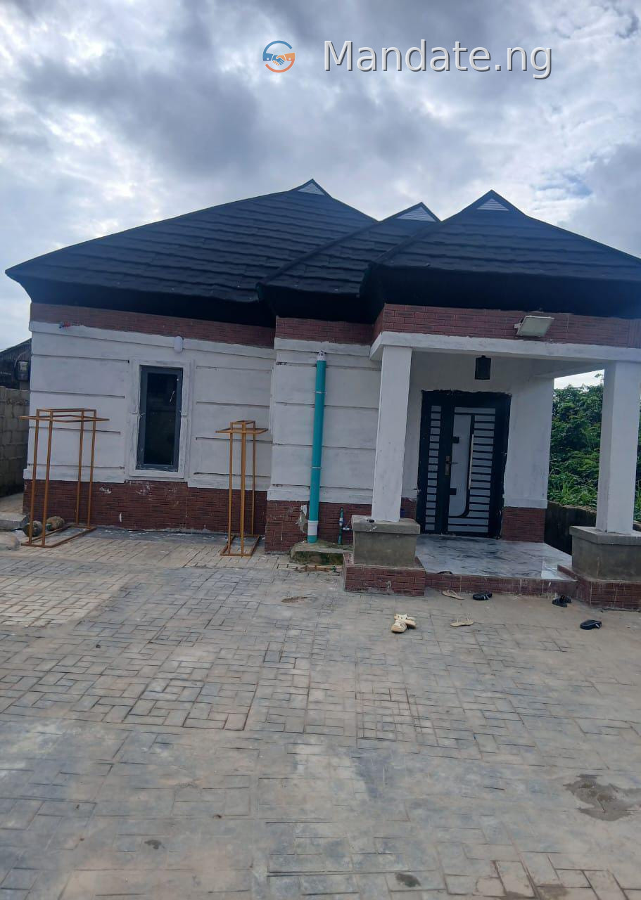 3 Bedrooms Flat for Sale in Ikorodu, Lagos For Sale in back of Lucky Fibre, Ikorodu, Lagos Ikorodu Lagos photo 2