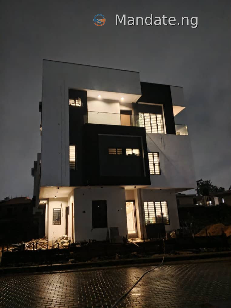 6 Bedroom Duplex with 2 Flats and Shops in Ifako Gbagada For Sale in off yetunde brown street ifako gbagada Ifako Gbagada Gbagada Lagos photo 8