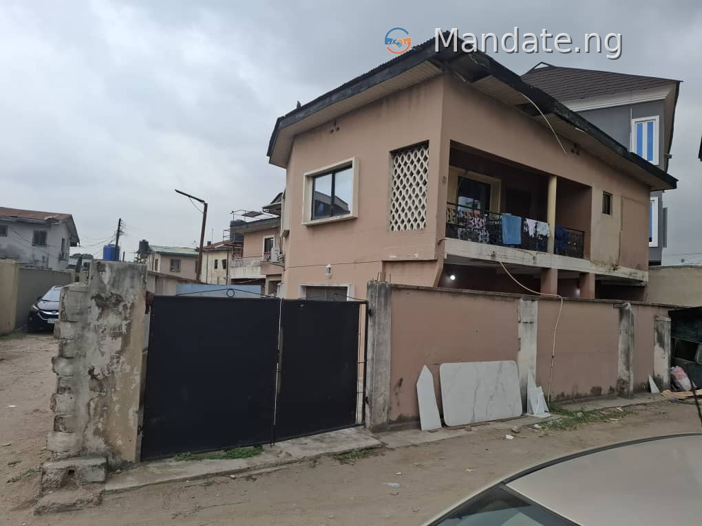 5 Flats for Sale at Yaba, Lagos For Sale in at Okesuna Close, Jibowu, Yaba, Lagos Peace Estate Lagos photo 1