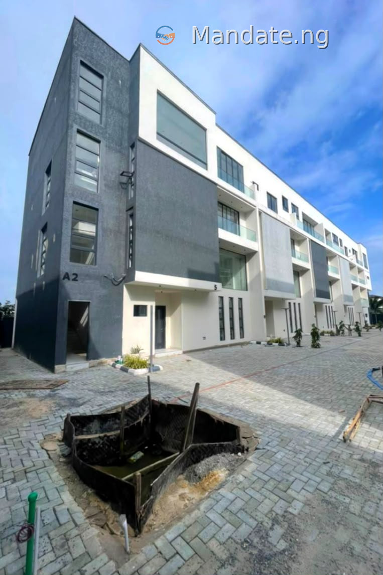 FOR SALE | 4-BEDROOM TERRACE & PENTHOUSE in Ikate, Lekki For Sale in in Ikate, Lekki Ikate Lekki Lagos photo 8