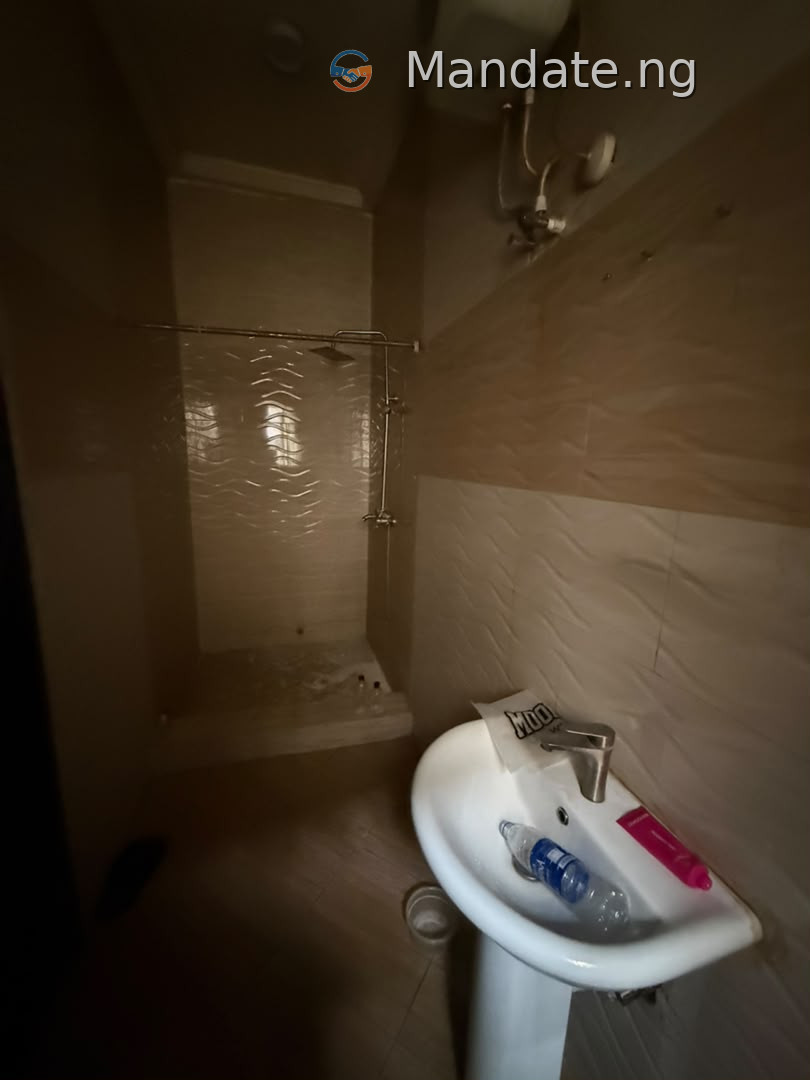 Serviced One Bedroom Flat for Rent at Chevy View Estate For Rent in at chevy view estate VI Victoria Island (VI) Lagos photo 6