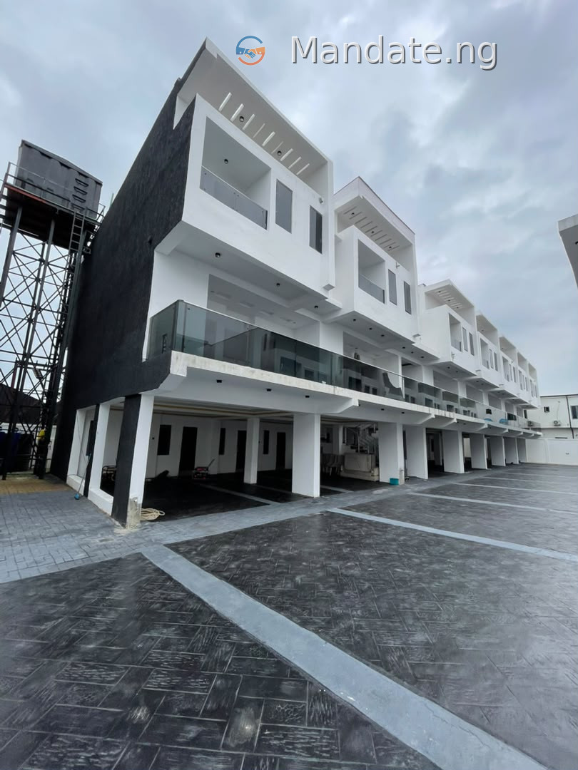 Affordable Deal - Unfurnished 3 Bedroom Apartment in Lekki Phase One For Sale in Wole Olateju Crescent Lekki Phase One Lekki Phase Adeniyi Jones Lagos photo 2