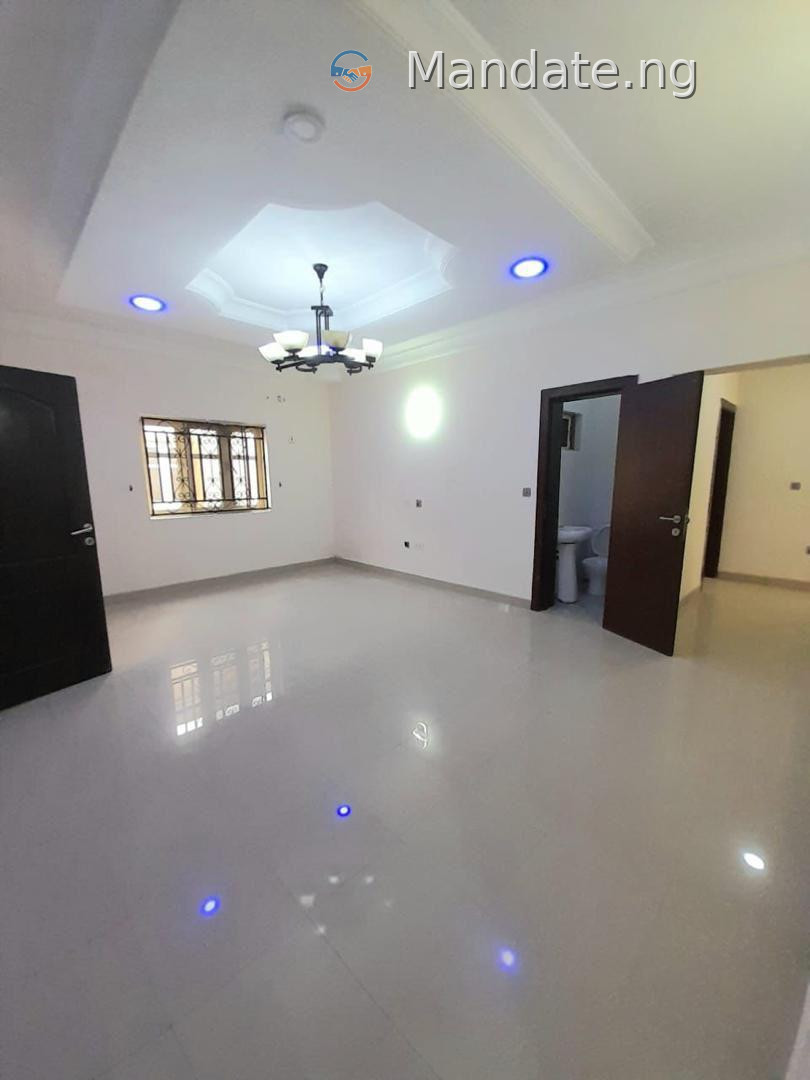 Lovely 3-Bedroom Flat in Thomas Estate, Ajah For Rent in in Thomas Estate, Ajah Ajah Lagos photo 1