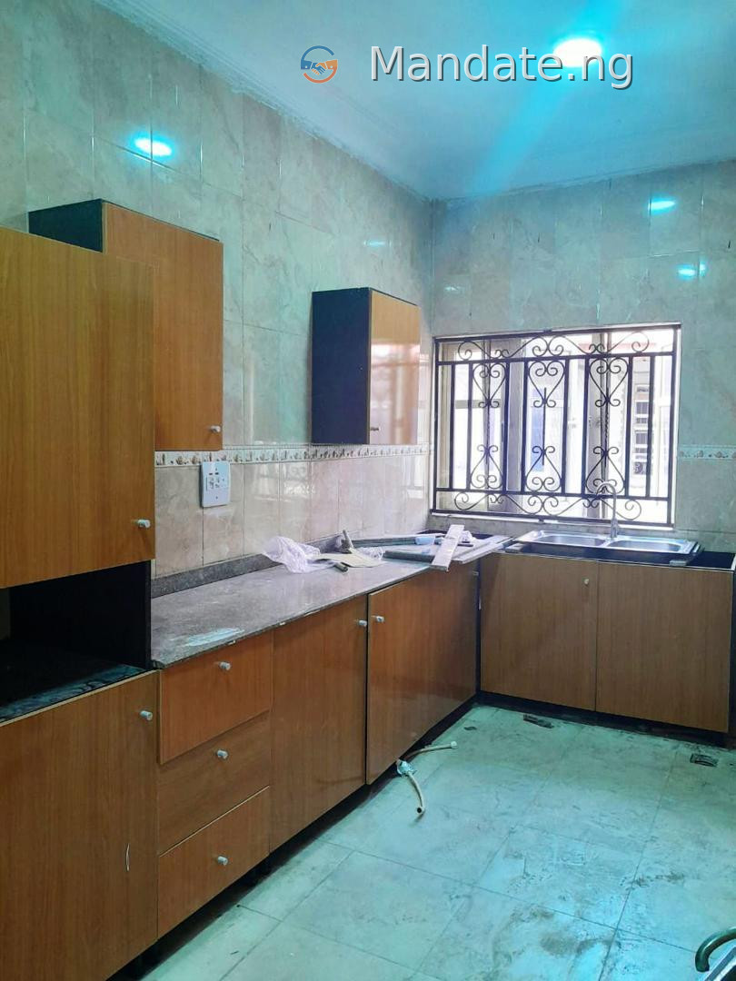 Lovely 3-Bedroom Flat in Thomas Estate, Ajah For Rent in in Thomas Estate, Ajah Ajah Lagos photo 5