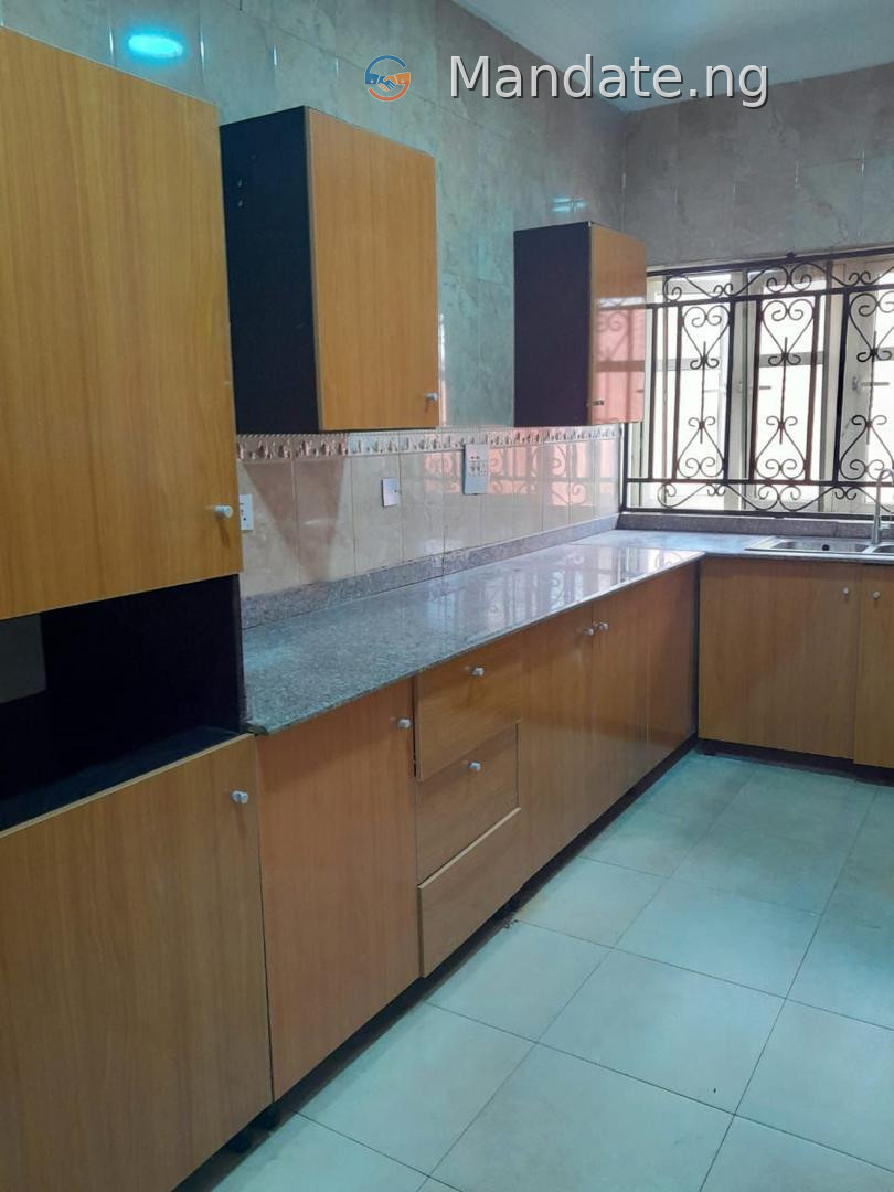 Lovely 3-Bedroom Flat in Thomas Estate, Ajah For Rent in in Thomas Estate, Ajah Ajah Lagos photo 6