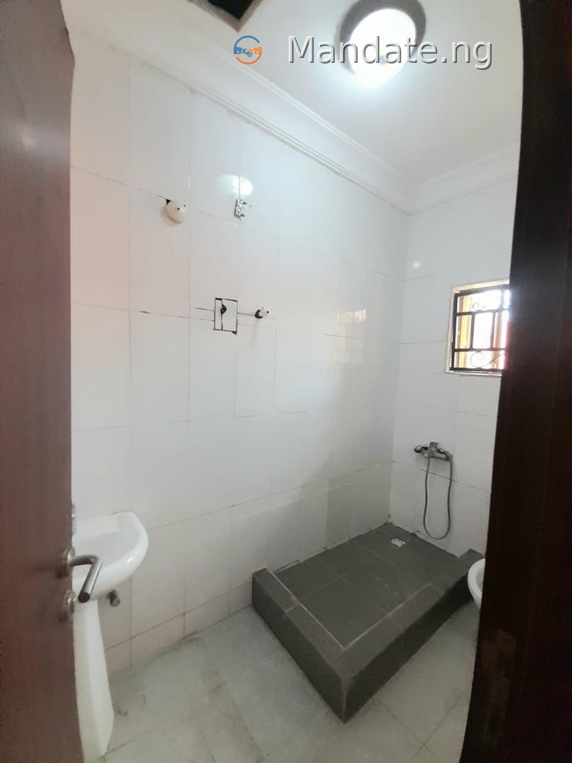 Lovely 3-Bedroom Flat in Thomas Estate, Ajah For Rent in in Thomas Estate, Ajah Ajah Lagos photo 12