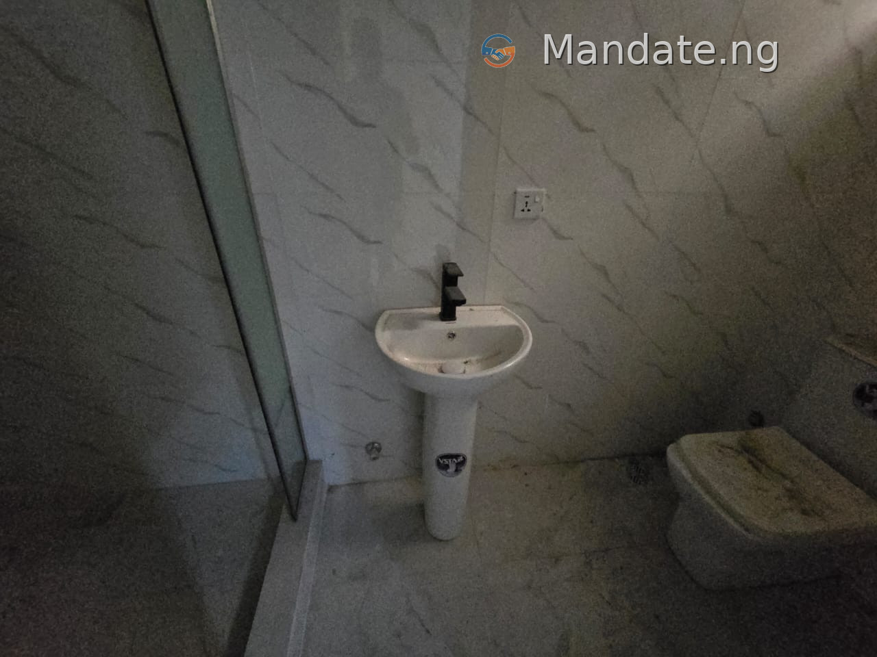 Fully Serviced 2 Bedroom in Lekki Phase 1 For Rent in in Lekki Phase 1, Lagos Lekki Phase Lekki Lagos photo 10