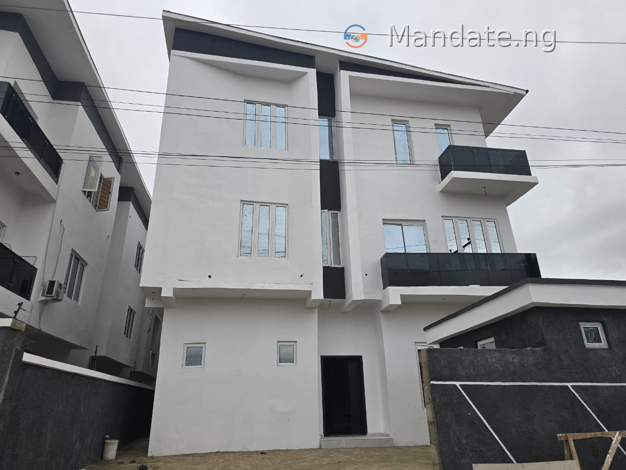 Fully Serviced 2 Bedroom in Lekki Phase 1 For Rent in in Lekki Phase 1, Lagos Lekki Phase Lekki Lagos photo 15
