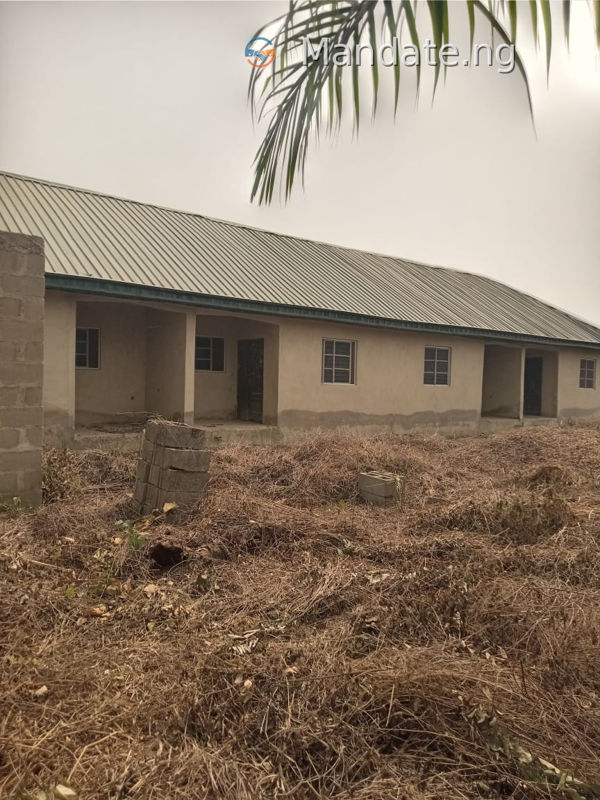 Four Miniflats on Full Plot at Abaren, Mowe For Sale in at Abaren off Adesan mowe Mowe Ogun photo 4