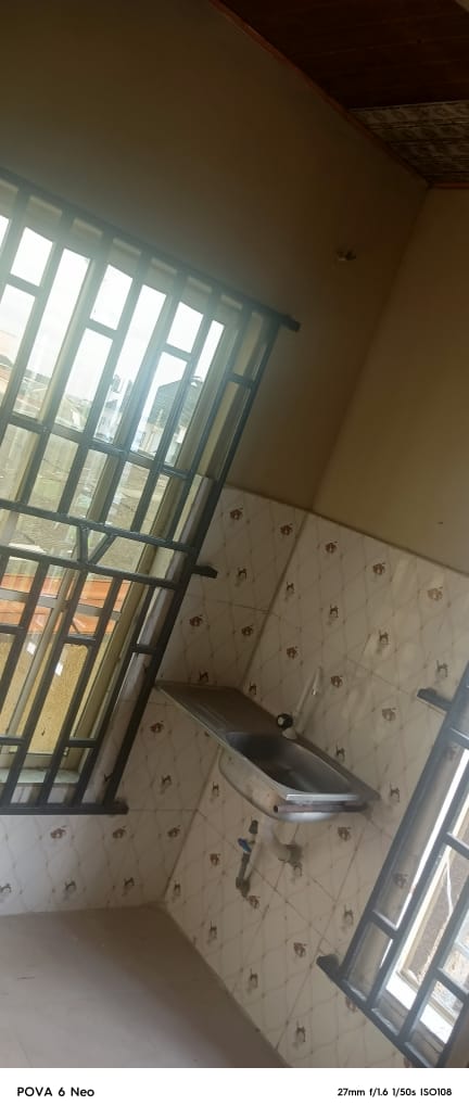 Varieties of Apartments in Ilewe Axis, Lagos For Rent in Ilewe Axis Via Ekoro, Lagos Ago Lagos photo 2