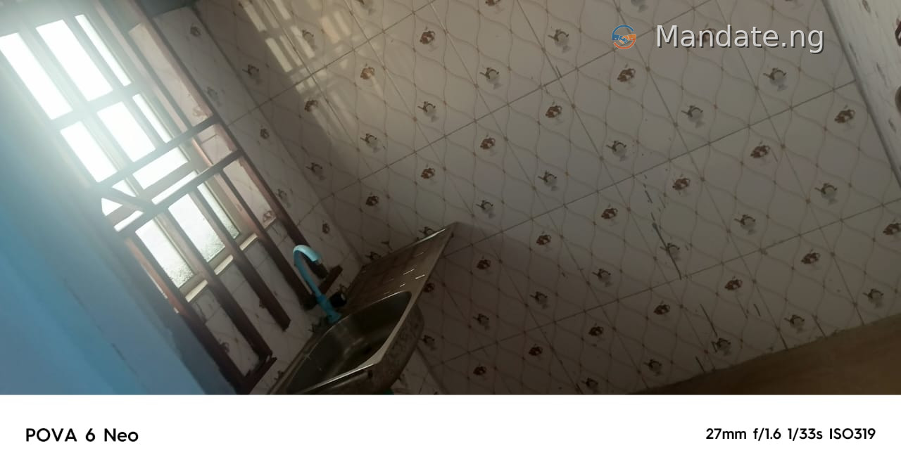 Varieties of Apartments in Ilewe Axis, Lagos For Rent in Ilewe Axis Via Ekoro, Lagos Ago Lagos photo 17