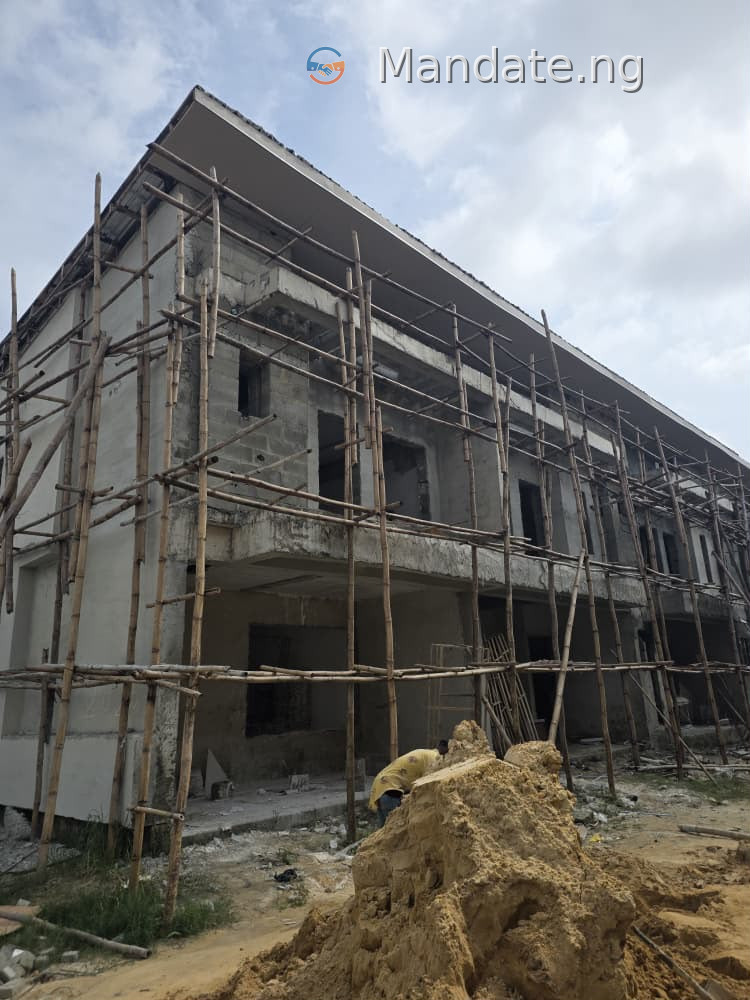 4-Bedroom Terrace + BQ for Sale in Osapa London, Lekki For Sale in By Friends Colony Estate, before Pinnock Beach, Off Circle Mall, Lekki Osapa London Osapa Lagos photo 11
