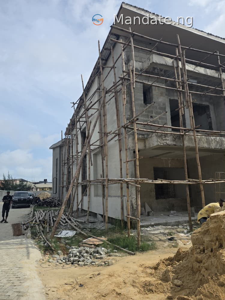 4-Bedroom Terrace + BQ for Sale in Osapa London, Lekki For Sale in By Friends Colony Estate, before Pinnock Beach, Off Circle Mall, Lekki Osapa London Osapa Lagos photo 9